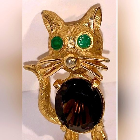 Vtg. HATTIE CARNEGIE Tiny Green-eyed Cat Brooch/Lapel Pin 1.25"H - Picture 2 of 9